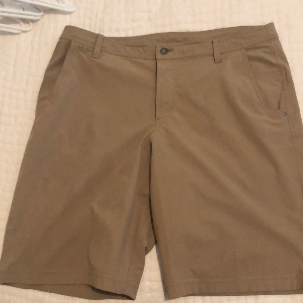 Lululemon Tan Short Size 38